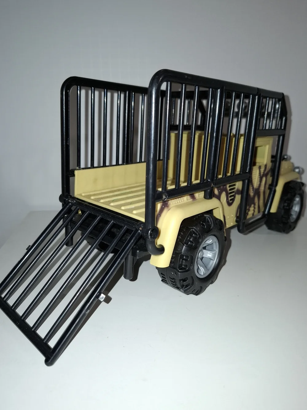 Animal  Planet Safari Cage  Truck With Sounds  Imaginative Play